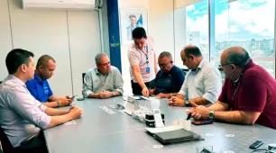 Desenbahia assina primeiro contrato de financiamento de carro elétrico para taxistas