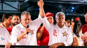 Diante de multidão em Jequié, Rui fala em paixão pela cidade, agradece confiança e aposta em nova vitória de Jerônimo