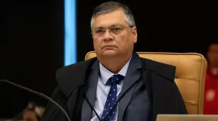 Flávio Dino manda suspender pagamento de 1,2 mil emendas da saúde