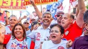 Em Cansanção, Jerônimo afirma que gratidão ao povo “a gente paga com trabalho” e defende continuidade do projeto de Lula