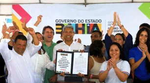 Em Itagi, Jerônimo Rodrigues anuncia a construção de escola de tempo integral e entrega equipamentos de saúde