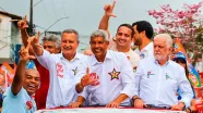 Em Itamaraju, Rui comemora aumento da permanência de estudantes na escola graças ao Pé-de-Meia e ao Bolsa Presença