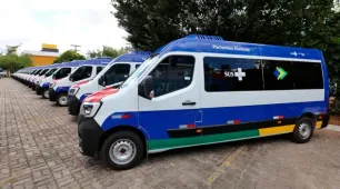 Estado e Ministério da Saúde ampliam assistência do SUS no interior da Bahia com entrega de vans e unidades odontológicas móveis