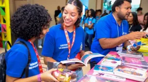 Estudantes da rede estadual celebram literatura, na abertura da Bienal do Livro Bahia 2026