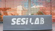 Evento de arte e tecnologia "alfineta" com bordado e reflete sobre IA
