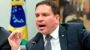 Ex-deputado Alexandre Ramagem é preso pelo ICE, serviço de imigração dos EUA