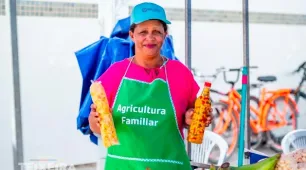 Feira da Agricultura Familiar aproxima produtores e consumidores em Teixeira de Freitas
