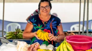 Feira da Agricultura leva produtos frescos ao centro de Teixeira de Freitas nesta sexta