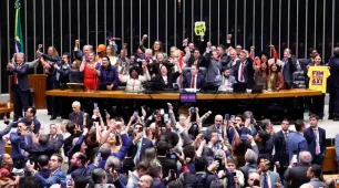 Fim da escala 6x1: depois de aprovada na Câmara, PEC segue para o Senado