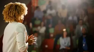 Fórum de Negócios traz Camila Farani para ensinar a ‘negociar com tubarões’ 