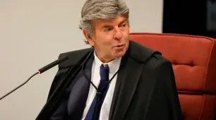 Fux absolve Bolsonaro e condena Braga Netto e Cid pela trama golpista