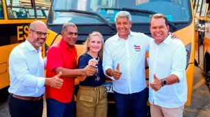 Geraldinho destaca investimentos na educação durante entrega de 101 ônibus escolares