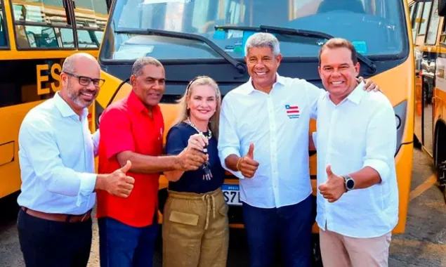 Geraldinho destaca investimentos na educação durante entrega de 101 ônibus escolares