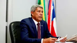 Governador anuncia novos voos regionais para o estado e participa de apresentação de aeronave em homenagem à Bahia