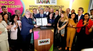 Governador Jerônimo sanciona leis com ganhos salariais para 45 mil servidores públicos
