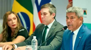 Governador reúne chefes e comandantes das forças de segurança para avaliação e balanço de ações