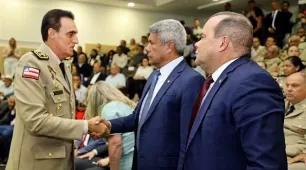 Governador sanciona leis para criação de novos comandos e promove oficiais da PM