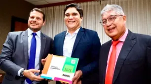 Governo do Estado entrega à Alba proposta orçamentária de 2025, com foco na área social