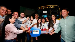 Governo do Estado entrega escola em tempo integral, obra viária e anuncia novos investimentos em Jaborandi