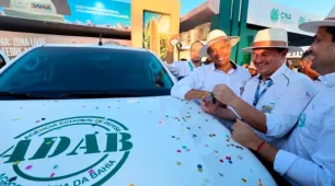 Governo entrega veículos à Adab para reforçar fiscalização agropecuária na Bahia Farm Show
