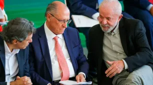 Governo vai trabalhar para reverter taxação dos EUA, diz Alckmin