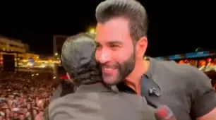 Gusttavo Lima canta com sósia durante show em festa de São João no sudoeste da Bahia