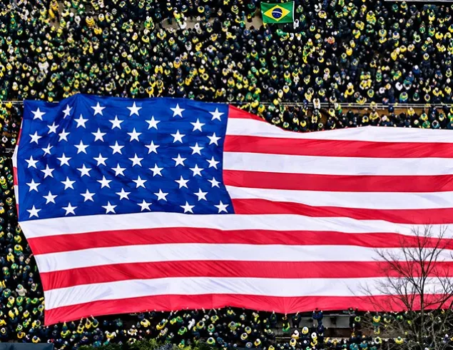 Independência de quem? Há um ano, bolsonaristas exibiam bandeira dos EUA na Paulista