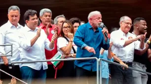 Jerônimo defende união nacional e convoca brasileiros a reeleger Lula em ato na Avenida Paulista