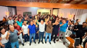 Jonatas Santos reúne lideranças em encontro político com vereador Adriano Souza