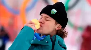 Lucas Pinheiro conquista 1° ouro para o Brasil em Olimpíada de Inverno 