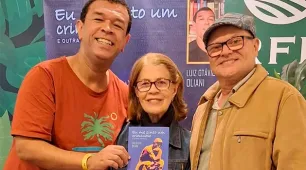 Luiz Otávio Oliani autografa sua mais nova obra, “Eu me sinto um criminoso”, no RJ