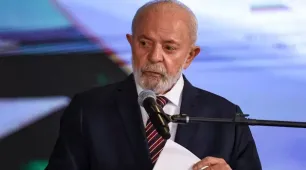 Lula cancela ida ao Brics na Rússia após sofrer acidente doméstico