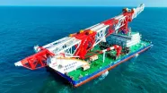 Maior navio de cravação de estacas do mundo avança em rota para a construção da Ponte Salvador–Itaparica