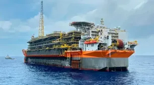 Maior plataforma de petróleo do Brasil inicia operação no pré-sal