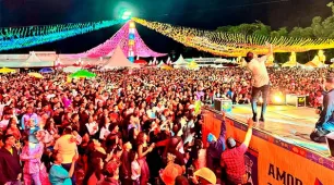 Mais de 40 mil pessoas lotam a 2ª noite do 37º Arraia do Água Fria em Medeiros Neto!