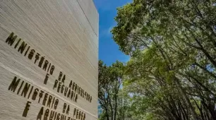 Ministério da Pesca abre inscrições para concurso com 264 vagas e salário de R$ 6,1 mil