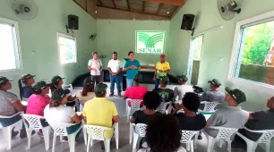 Moradores de distrito de Nova Viçosa são capacitados em curso de tratorista