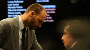 Moraes manda DPU assumir a defesa de Eduardo Bolsonaro no STF