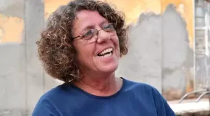 Morre a cantora e compositora Cristina Buarque, aos 74 anos