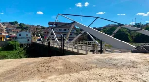 Novo cartão-postal de Medeiros Neto: avançam obras na ponte do Centro e entorno