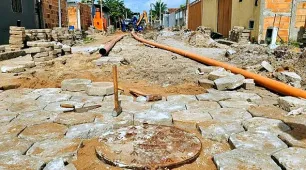 Obra de esgotamento sanitário avança no bairro Ettori Gazzinelli e reforça compromisso de Mucuri com a saúde e o meio ambiente