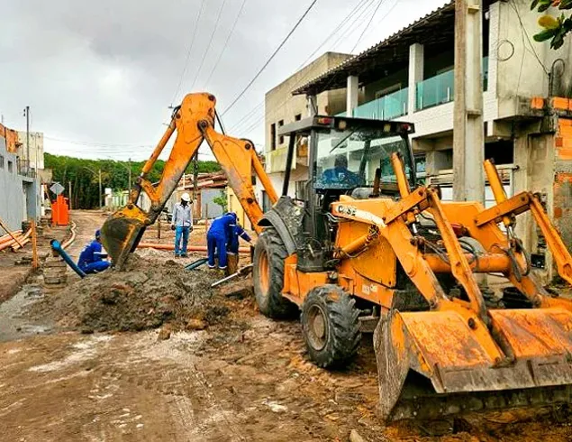 Obra de esgotamento sanitário do bairro Ettori Gazzinelli supera 100 dias e mantém cronograma acelerado para beneficiar 190 famílias em Mucuri