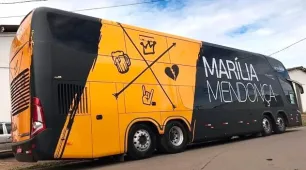 Ônibus de Marília Mendonça é leiloado por R$ 1,6 milhão