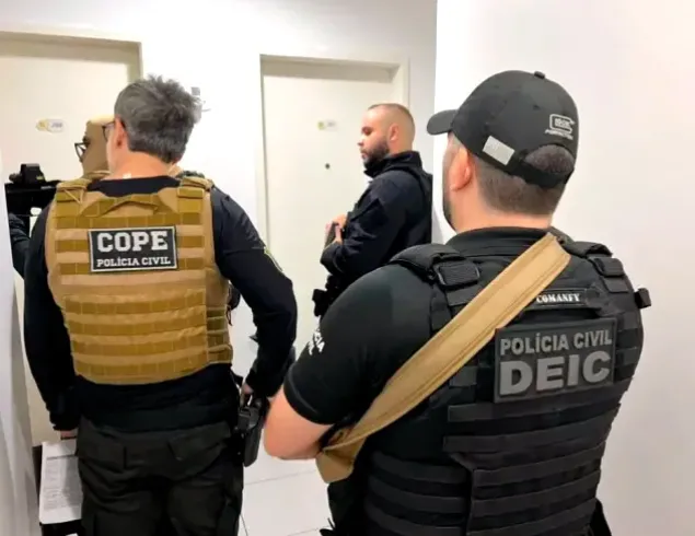 Operação Diamante de Sangue prende 10 investigados e apreende veículos de luxo, dinheiro e aeronave utilizada por grupo criminoso