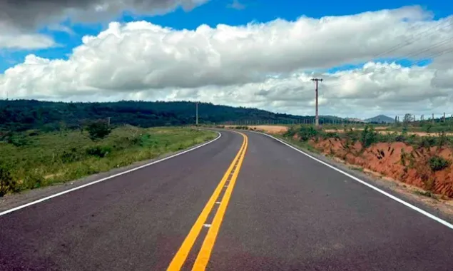 Pavimentação da BA-424 melhora acesso a Mairi e agiliza chegada da produção ao consumidor