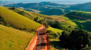 Pavimentação da BA-699 avança e melhora acesso entre Itanhém, Cruzeiro do Sul e Vereda