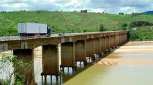 Ponte sobre o rio Jequitinhonha deve voltar a receber veículos pesados ainda em 2025
