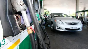 Preço dos combustíveis recua na Bahia e reduz valor repassado às distribuidoras