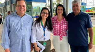 Prefeita Luciana Machado e comitiva política visitam fábrica da Suzano