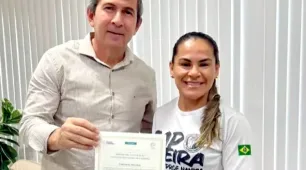 Prefeito Bemtivi recebe capoeirista convocada para a Seleção Brasileira e promete apoio para competição no Peru